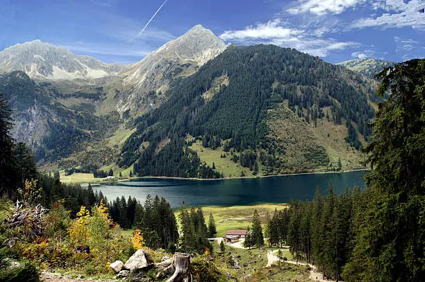 Explore the Best Vilsalpsee Trail Lake: A Scenic Circular Hike in Tannheimer Tal, Tirol 2024